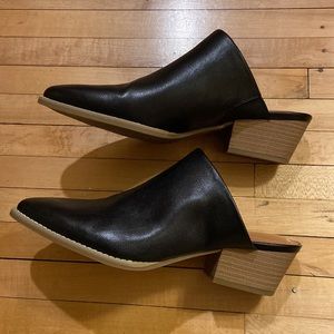 Never worn black heeled shoes